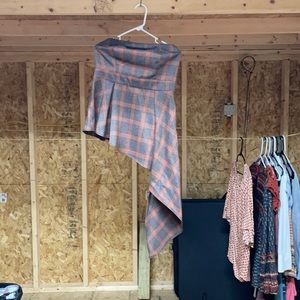 This is a top with a little kick tail flow beside you